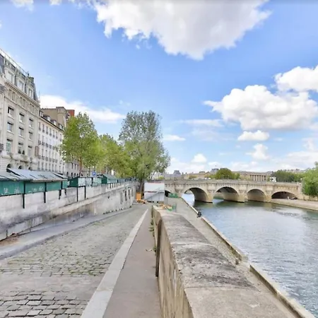 Apartamento Charming Apt At Notre Dame De *