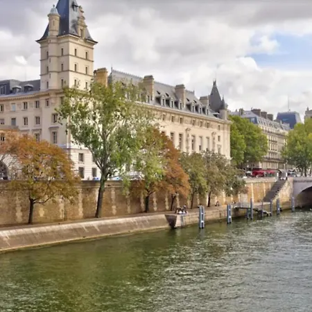 Charming Apt At Notre Dame De